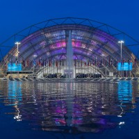 Aussenansicht Glashalle bei Nacht