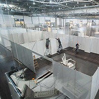 Innenansicht Messehalle mit Einbauten